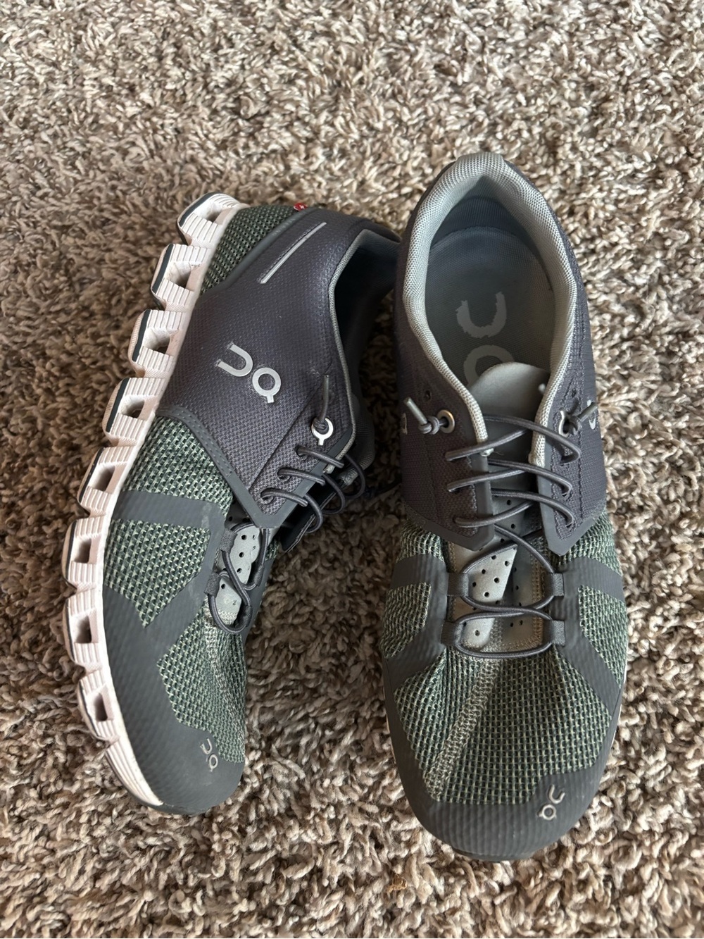 ON Cloudwomen Athletic Sneakers in Gray and Olive 7-8 M eu 40 mint